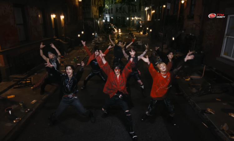 Stray Kids คัมแบ็กแล้ว! ไม่จม ไม่หาย ไม่ตาลละติน โยกให้สะบัดกับเพลง Chk Chk Boom